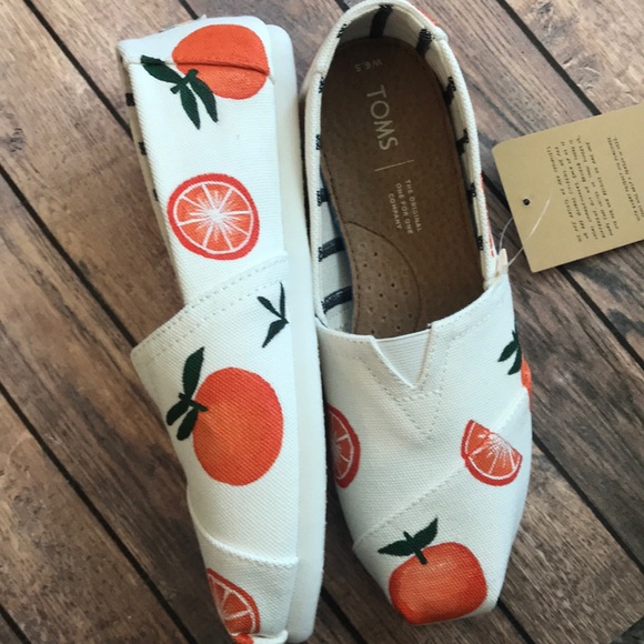 Hand painted orange toms, size 6.5 - Picture 1 of 4